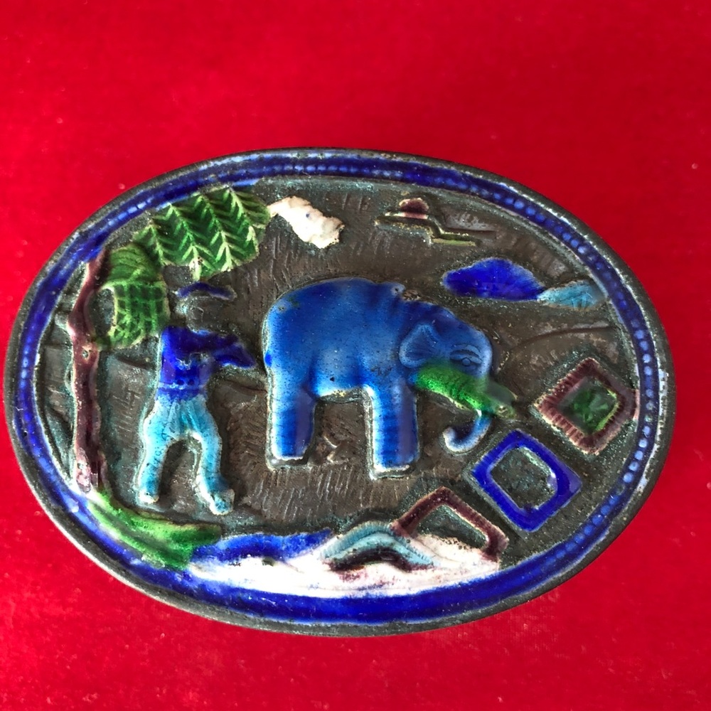 VINTAGE Pill or Powder Box w/ Elephant - Picture 2 of 6